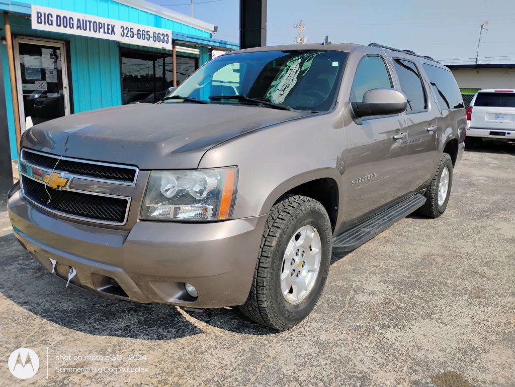 2014 Chevrolet Suburban Image 2