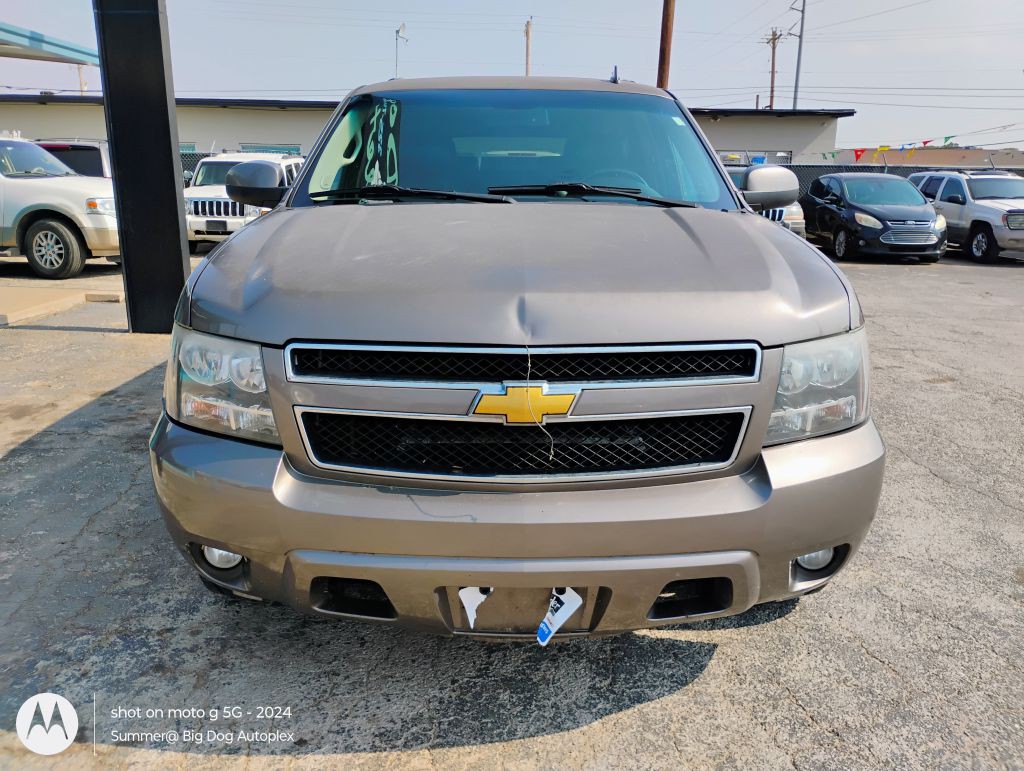 2014 Chevrolet Suburban Image 3