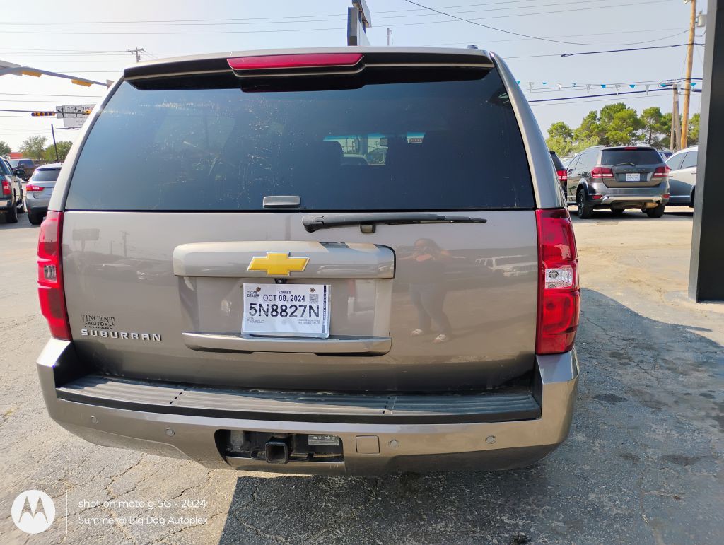 2014 Chevrolet Suburban Image 5