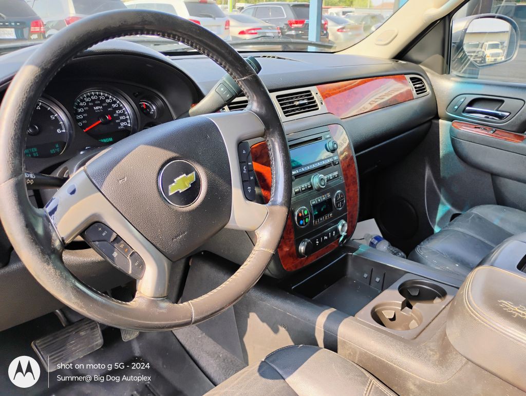 2014 Chevrolet Suburban Image 8