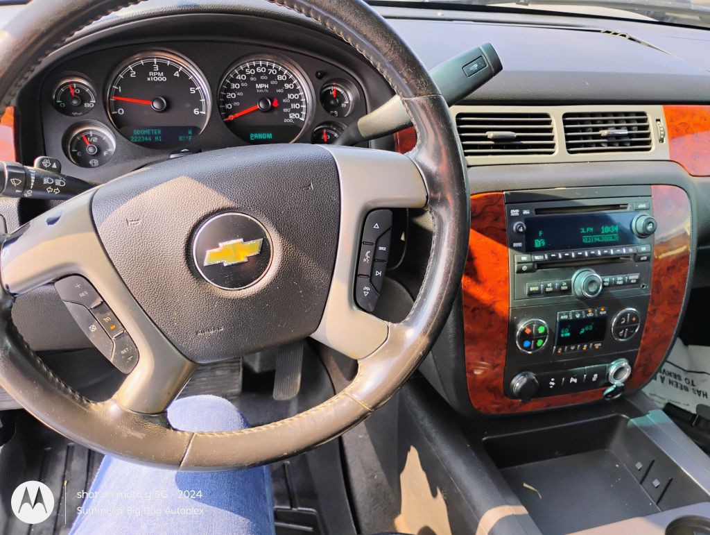 2014 Chevrolet Suburban Image 9