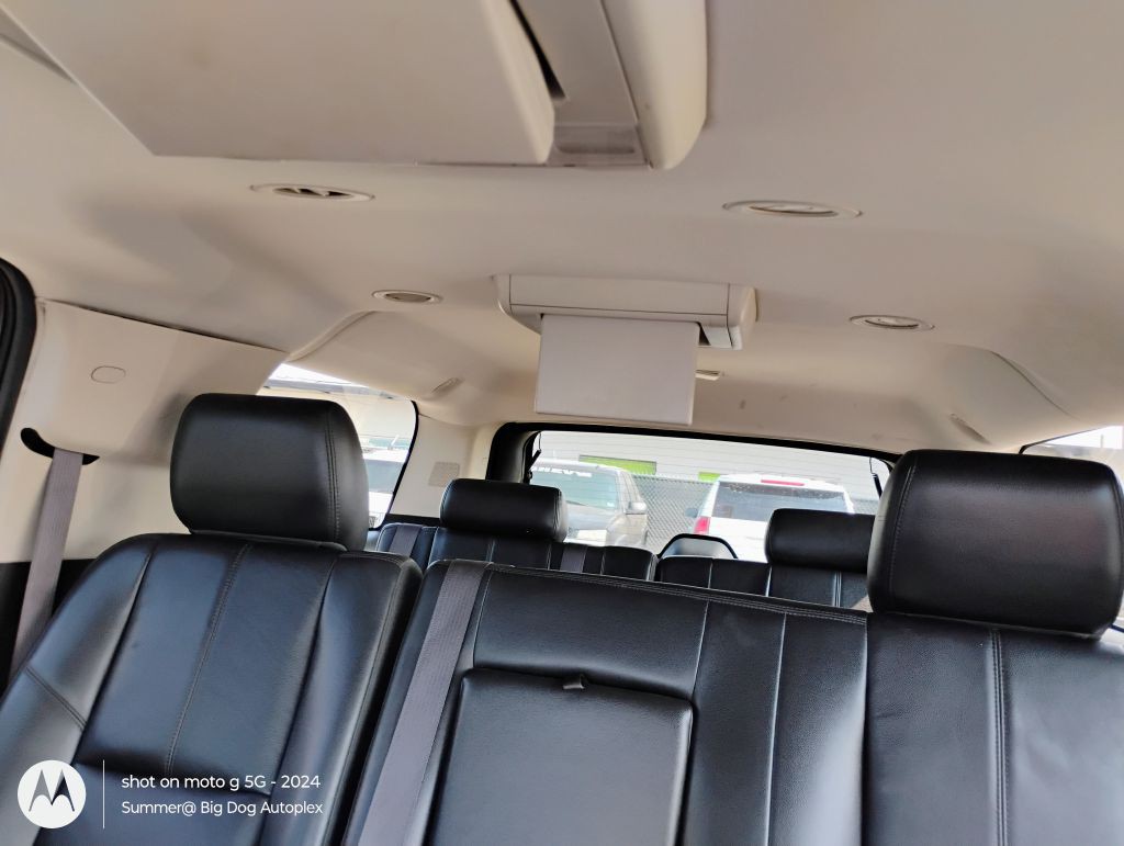2014 Chevrolet Suburban Image 12