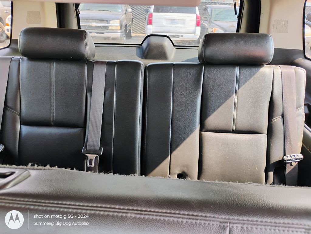 2014 Chevrolet Suburban Image 14