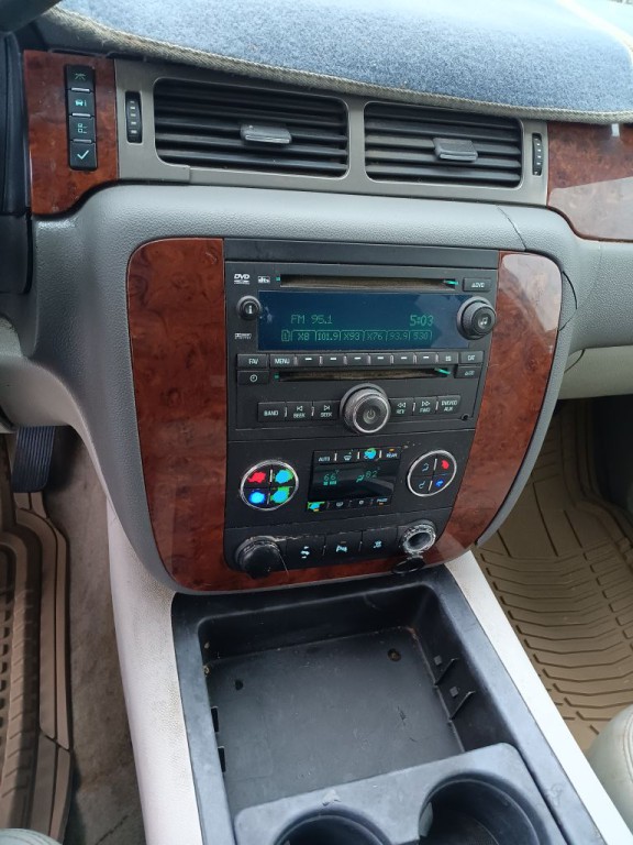 2009 Chevrolet Suburban Image 8