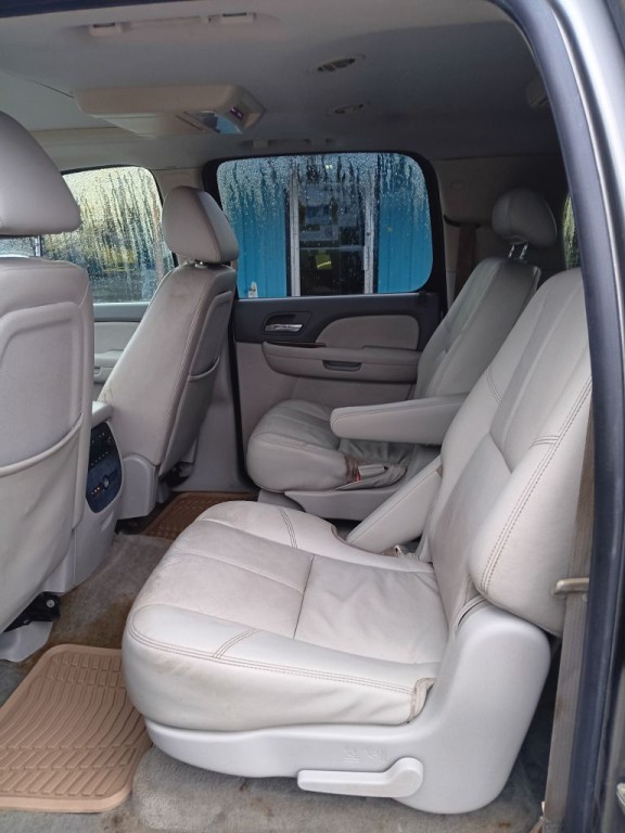 2009 Chevrolet Suburban Image 11