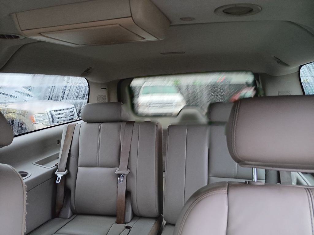 2009 Chevrolet Suburban Image 12