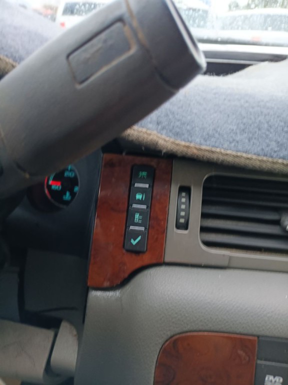 2009 Chevrolet Suburban Image 13