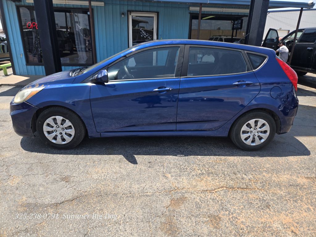 2016 Hyundai Accent Image 2
