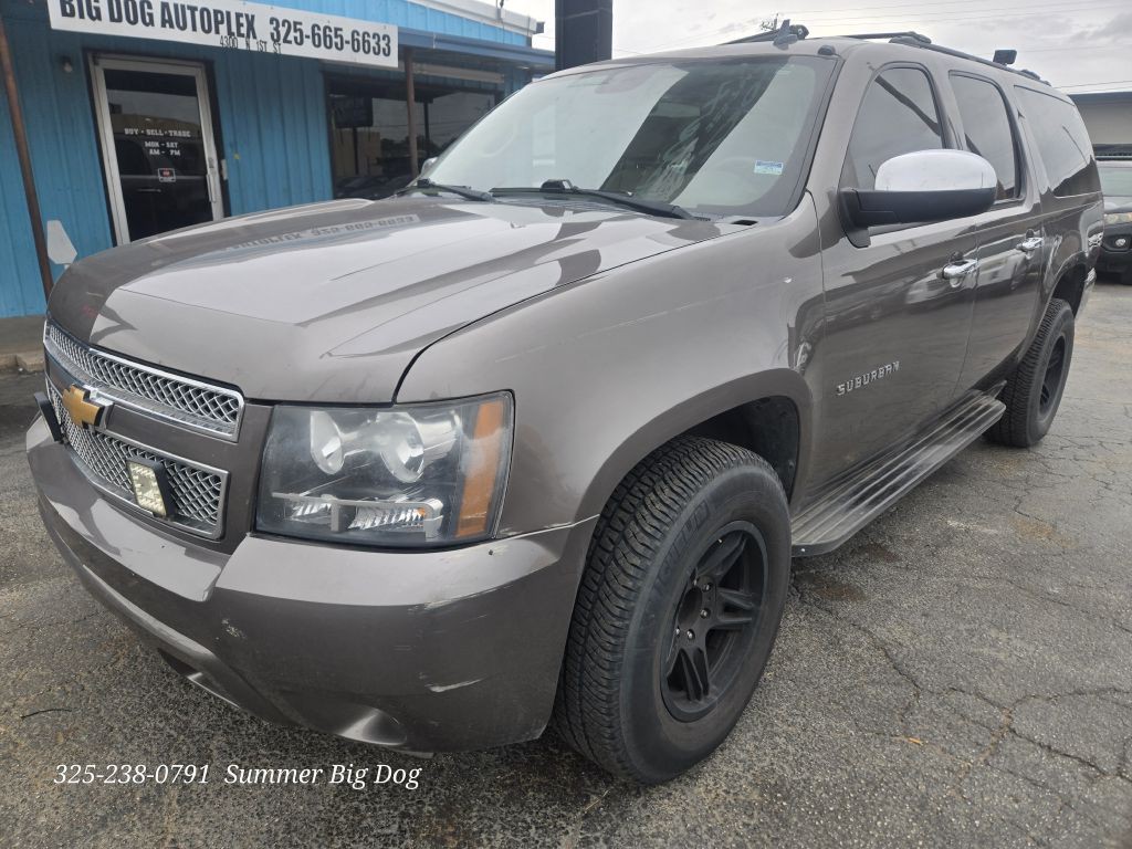 2012 Chevrolet Suburban Image 1