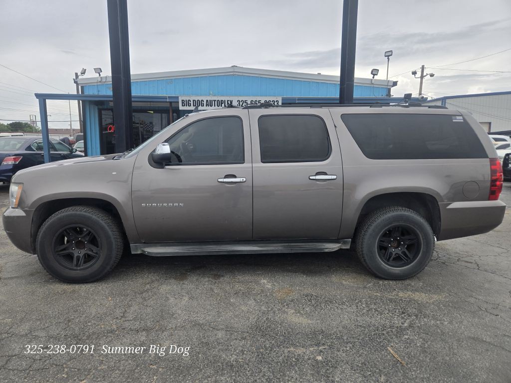 2012 Chevrolet Suburban Image 2