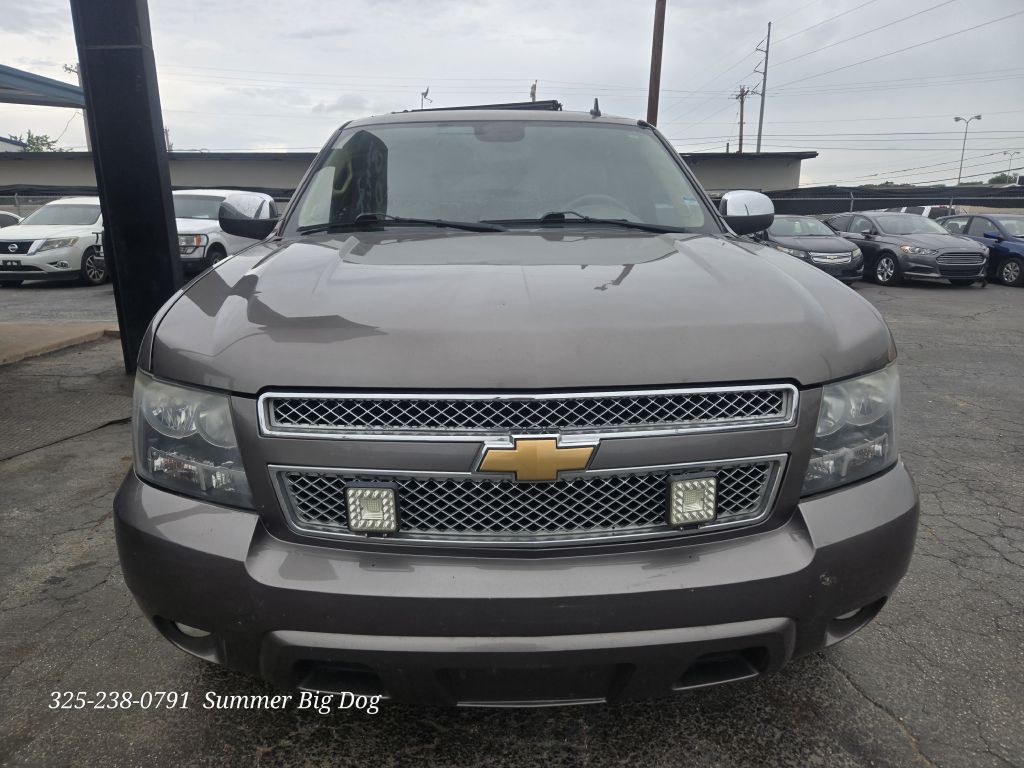 2012 Chevrolet Suburban Image 3