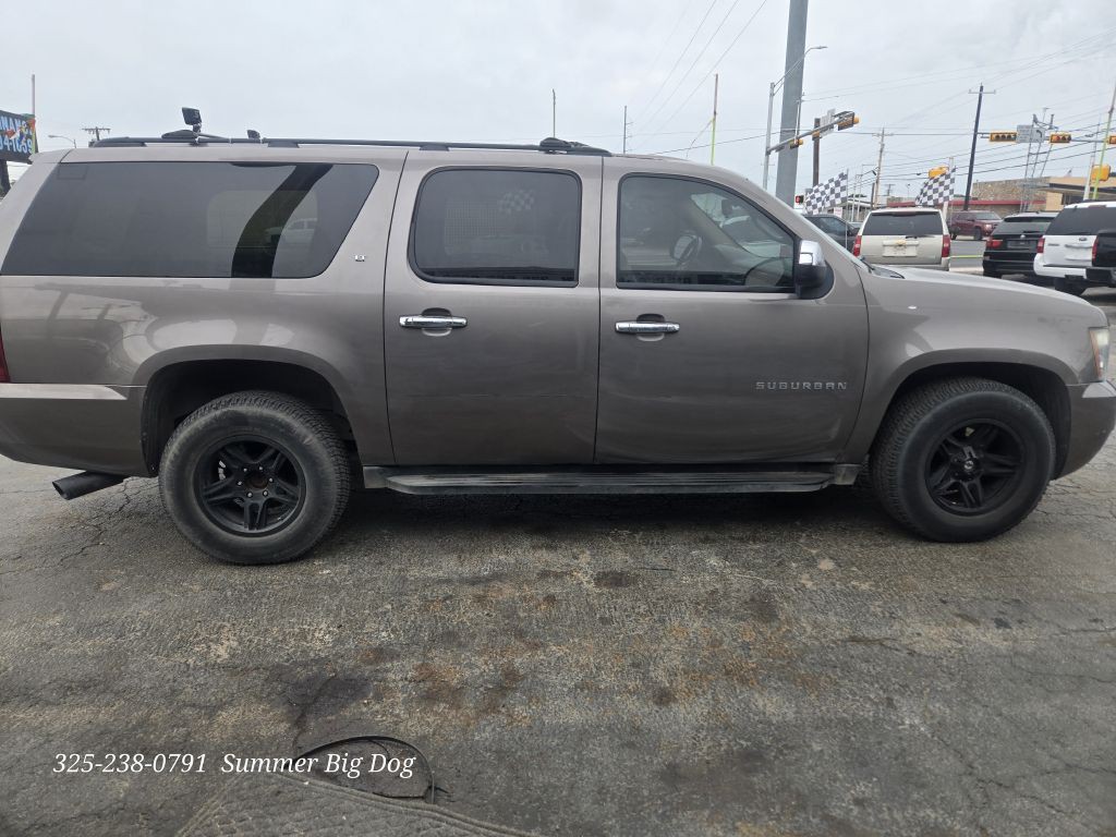 2012 Chevrolet Suburban Image 5