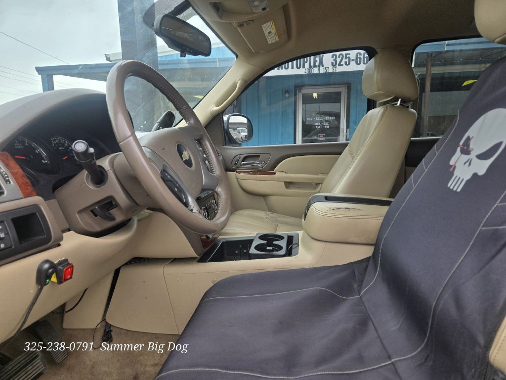 2012 Chevrolet Suburban Image 7