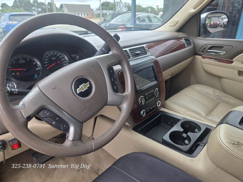 2012 Chevrolet Suburban Image 8