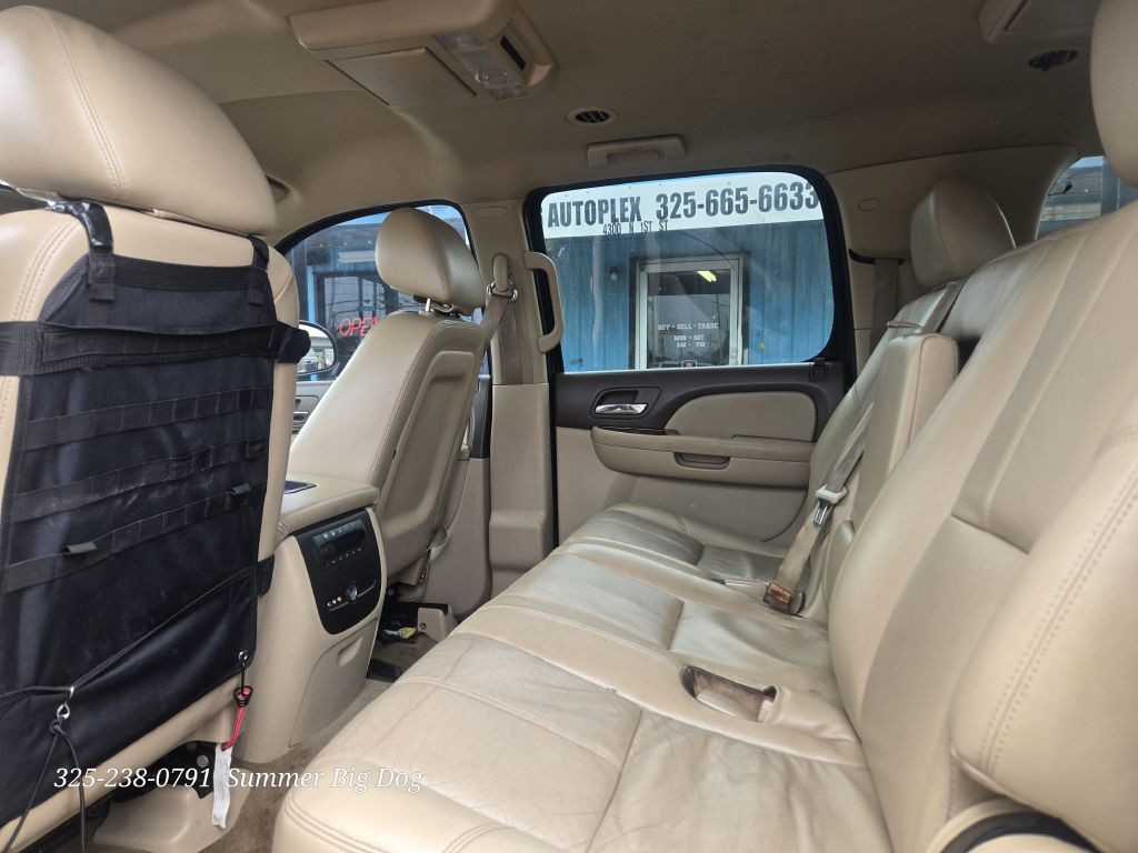 2012 Chevrolet Suburban Image 11