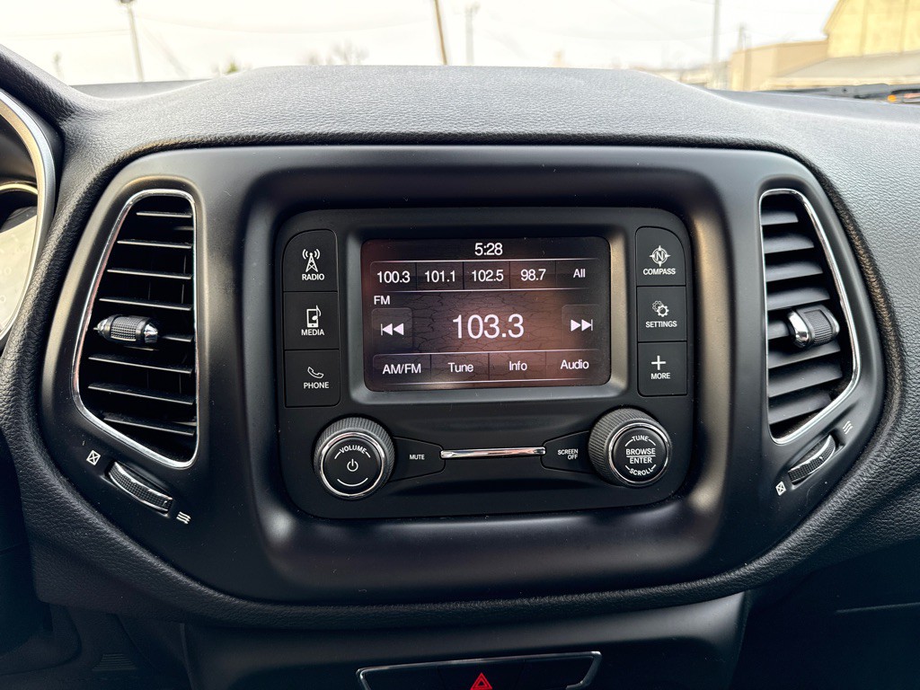 2018 Jeep Compass Image 27