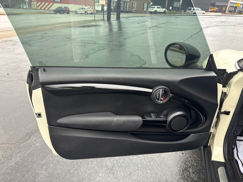 2019 MINI Cooper Image 15