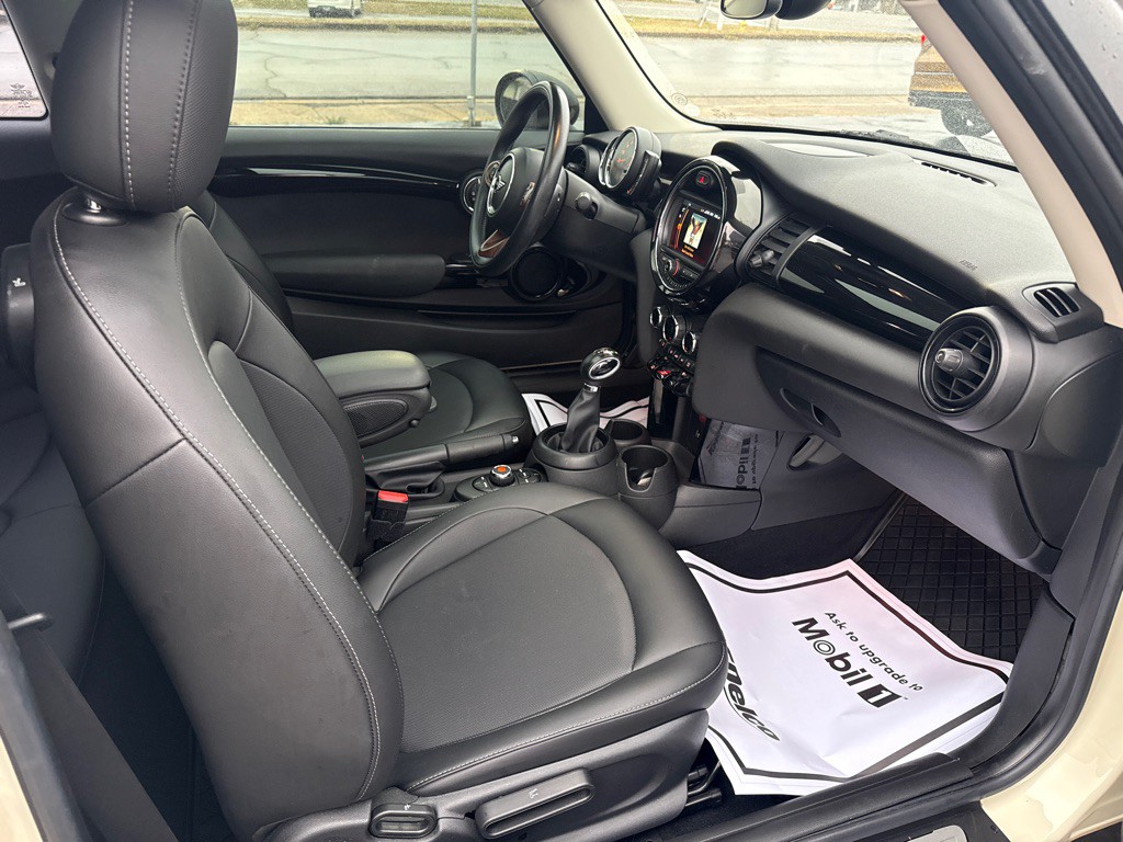2019 MINI Cooper Image 17