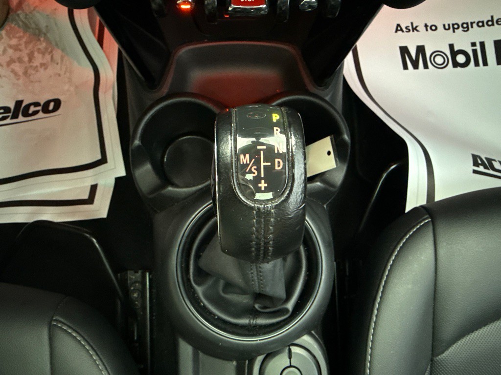 2019 MINI Cooper Image 25