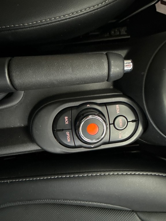 2019 MINI Cooper Image 26