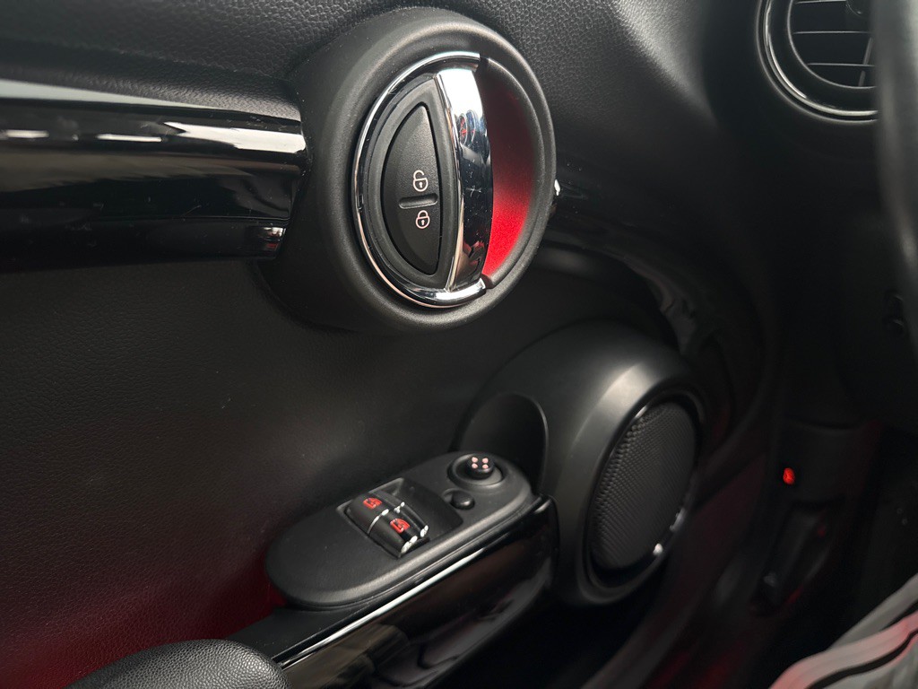 2019 MINI Cooper Image 32