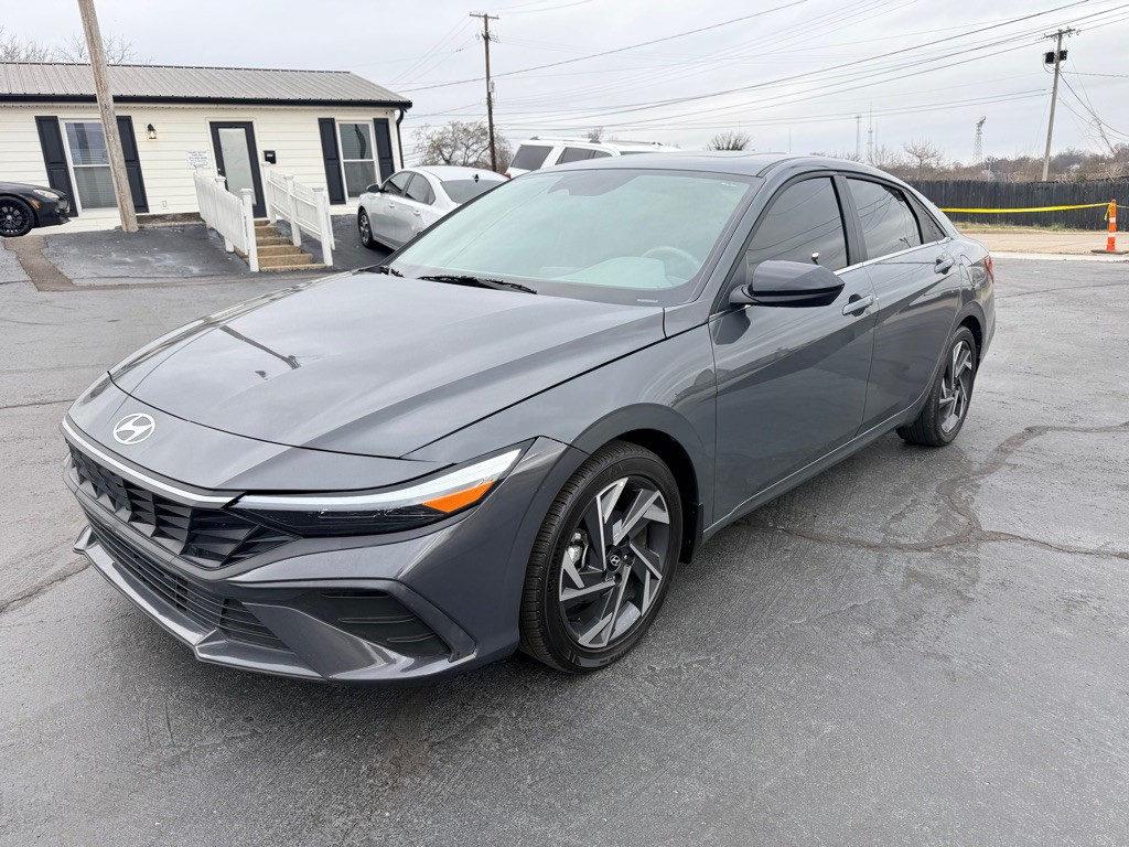 2024 Hyundai Elantra Image 1