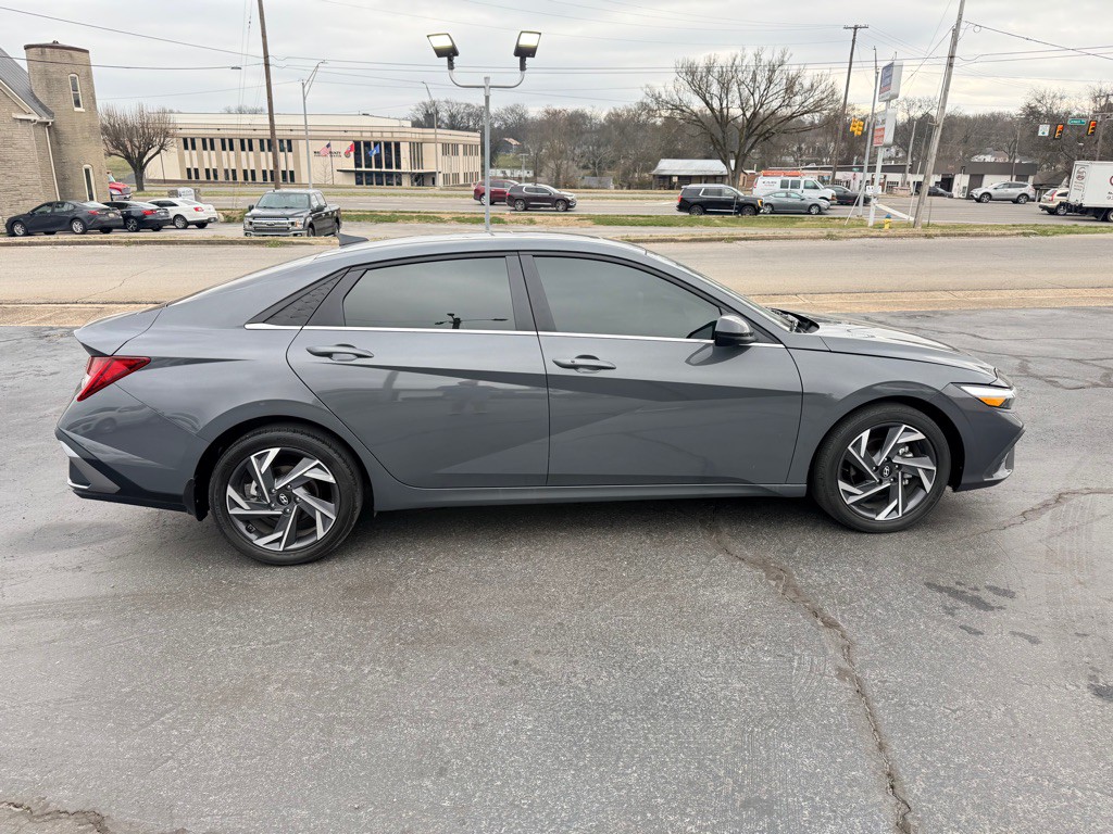 2024 Hyundai Elantra Image 6