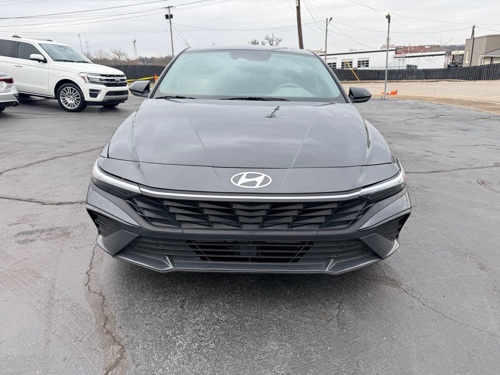 2024 Hyundai Elantra Image 8