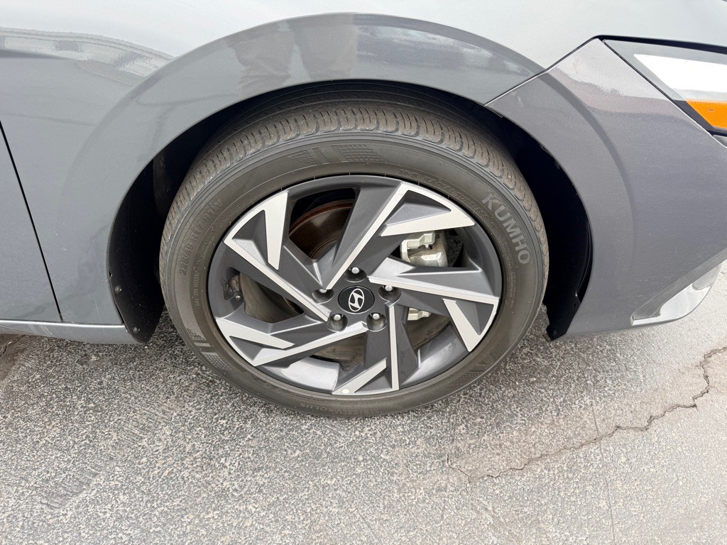 2024 Hyundai Elantra Image 12