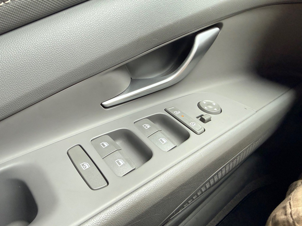 2024 Hyundai Elantra Image 35