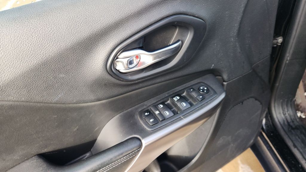 2019 Jeep Cherokee Image 12