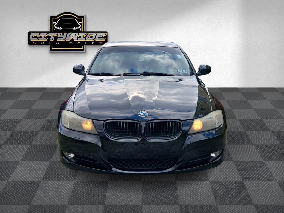 2011 BMW 3 Series Image 2