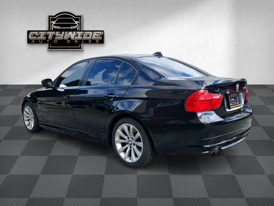 2011 BMW 3 Series Image 5