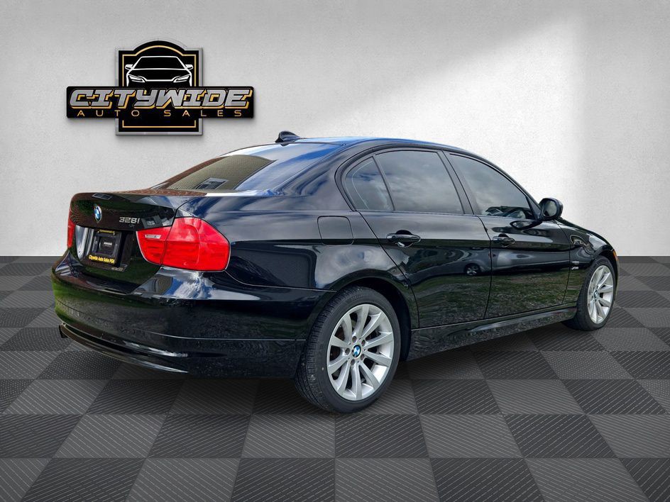 2011 BMW 3 Series Image 6