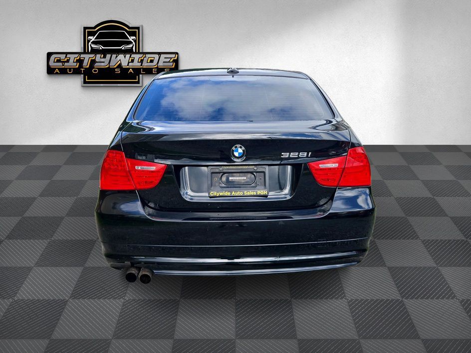 2011 BMW 3 Series Image 7