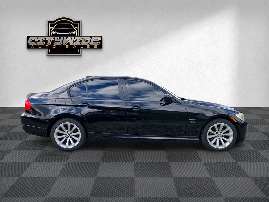 2011 BMW 3 Series Image 8