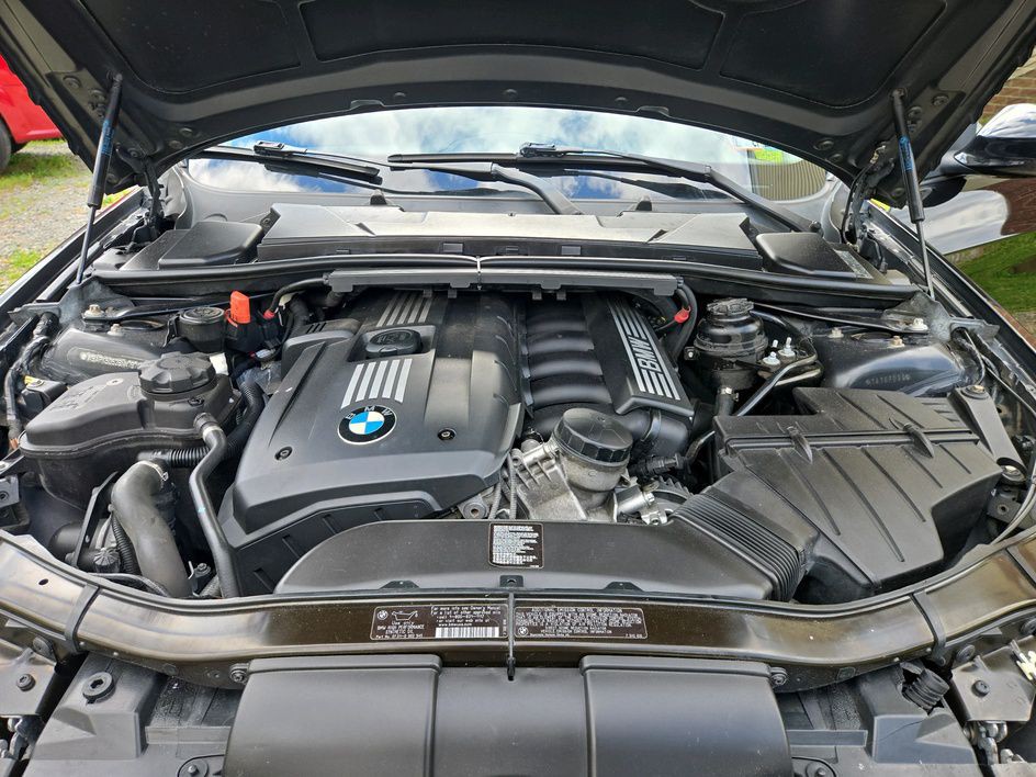 2011 BMW 3 Series Image 9