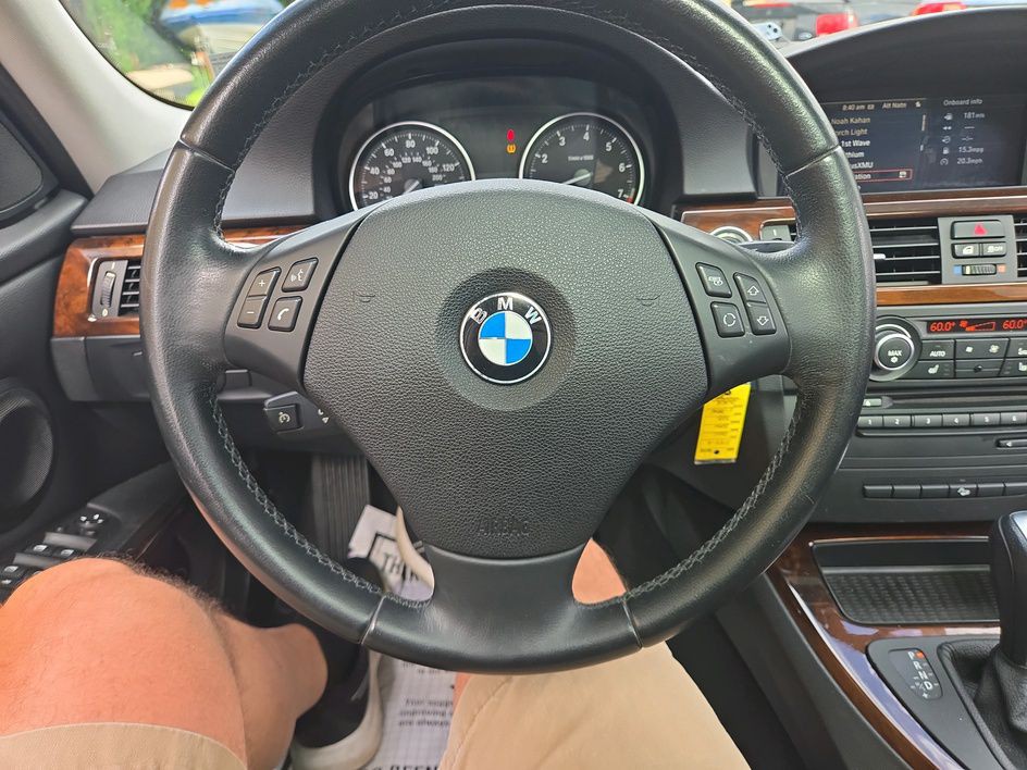 2011 BMW 3 Series Image 16