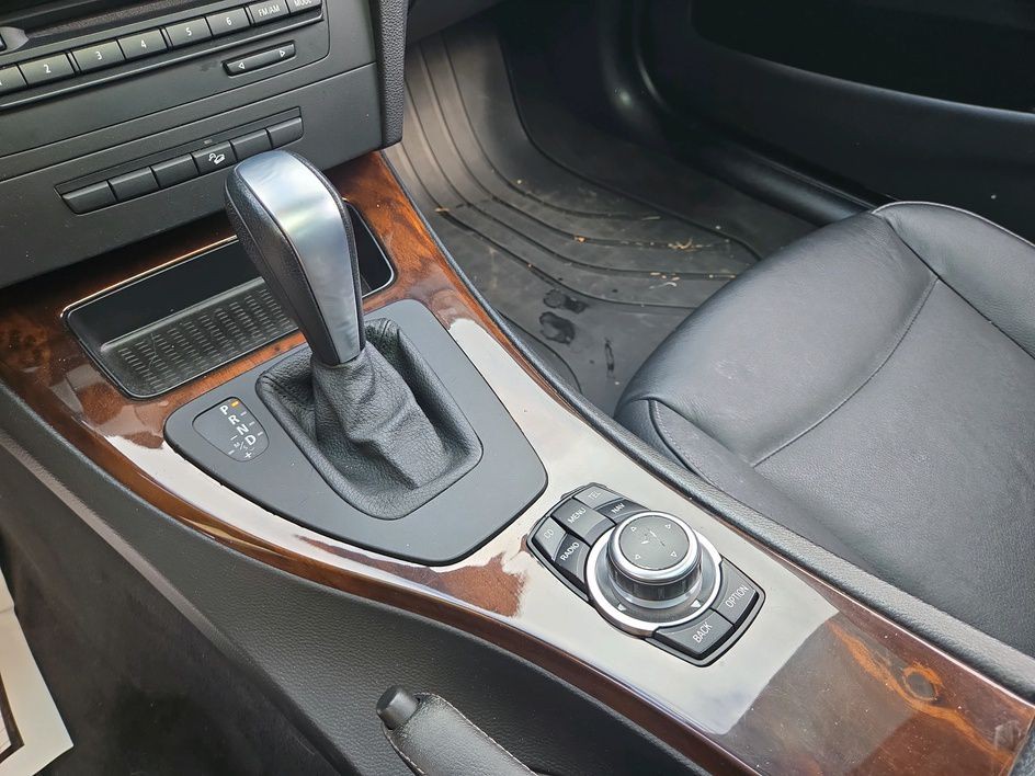2011 BMW 3 Series Image 19