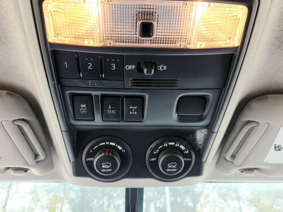 2018 Toyota 4Runner Image 17