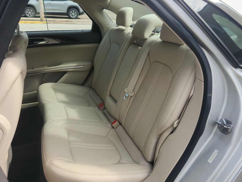 2016 Lincoln MKZ Image 9