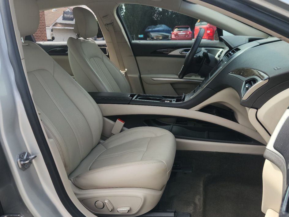 2016 Lincoln MKZ Image 10