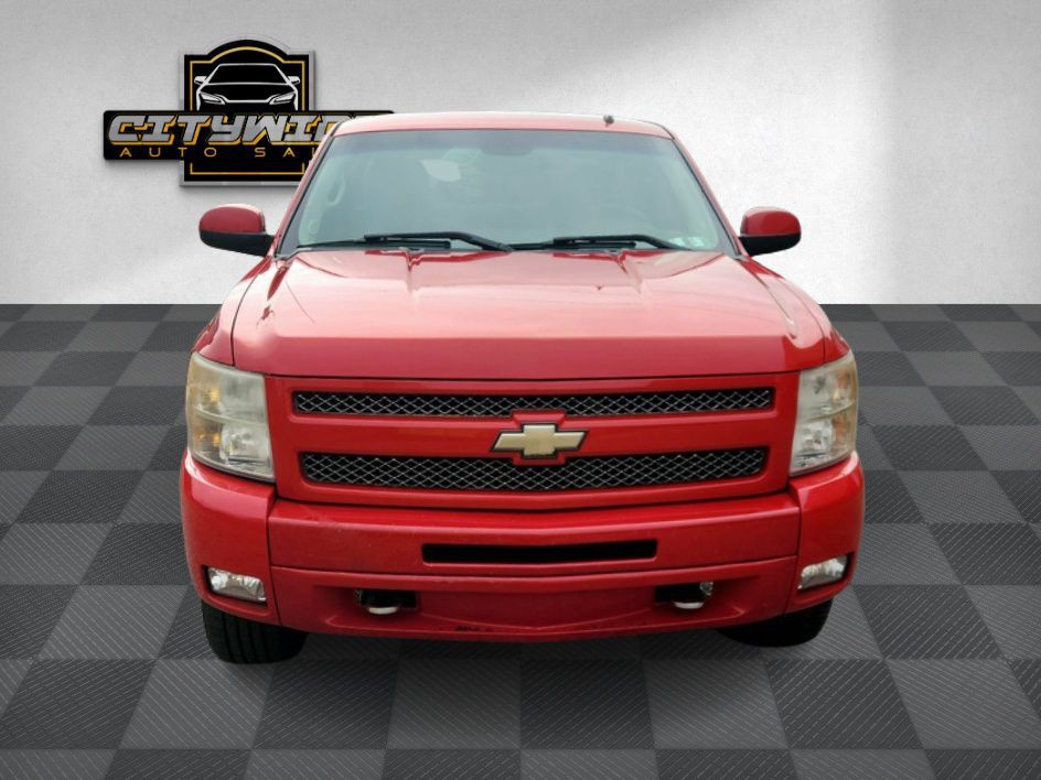 2011 Chevrolet Silverado 1500 Image 2