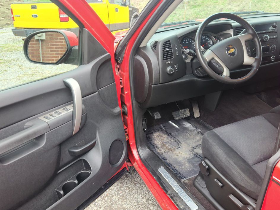 2011 Chevrolet Silverado 1500 Image 13
