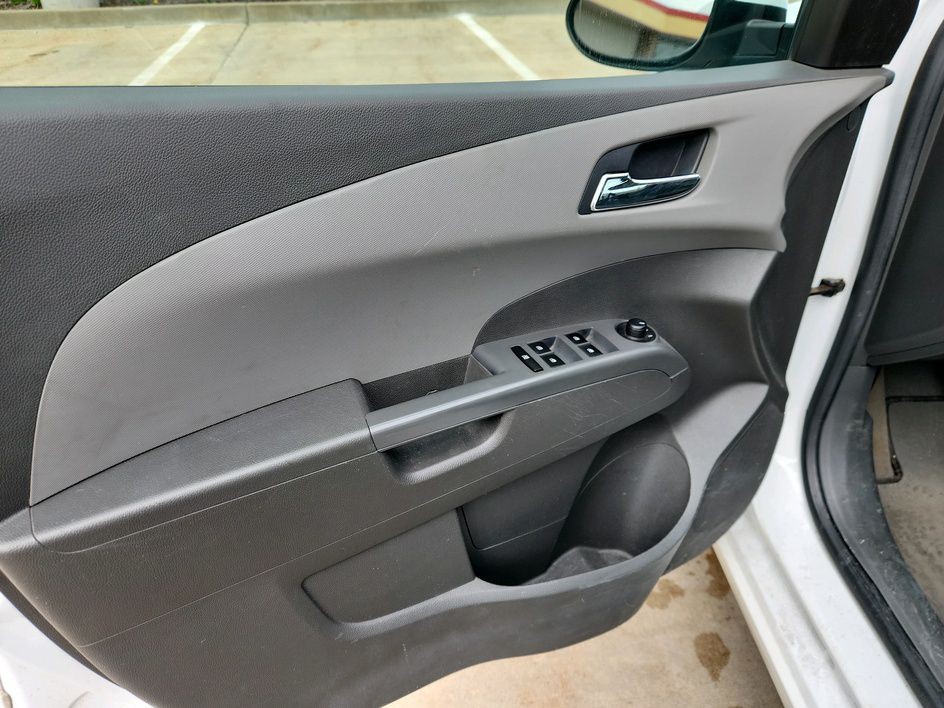 2012 Chevrolet Sonic Image 10