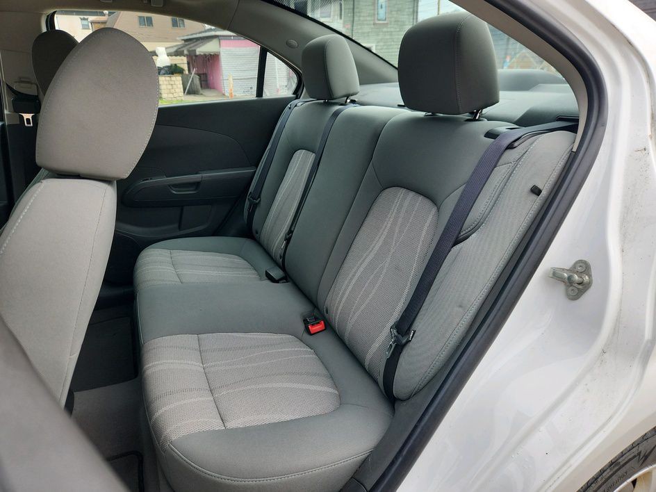 2012 Chevrolet Sonic Image 12