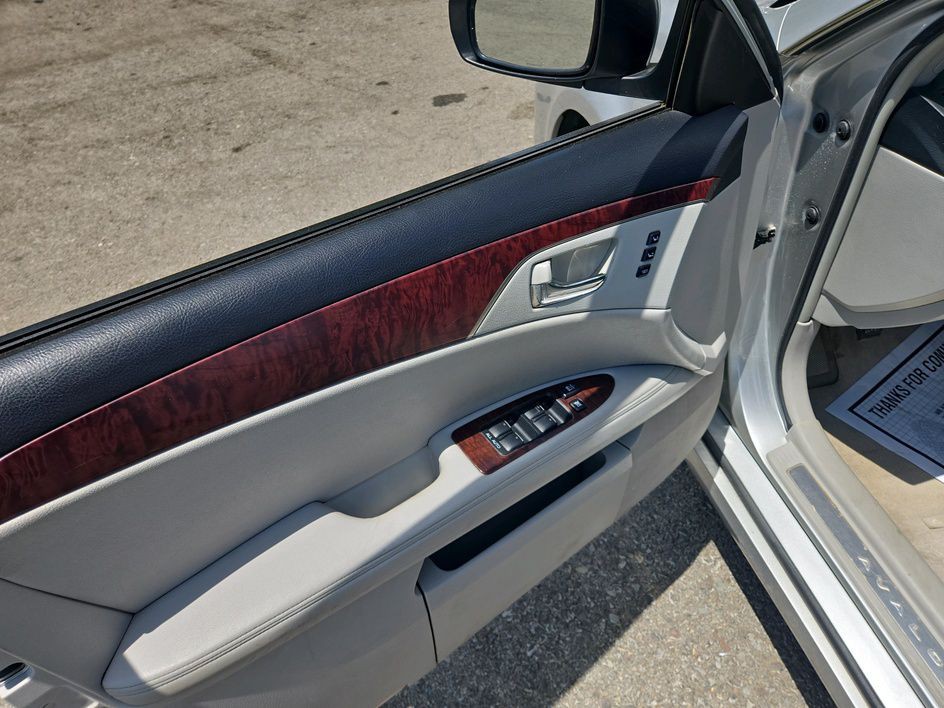 2012 Toyota Avalon Image 11