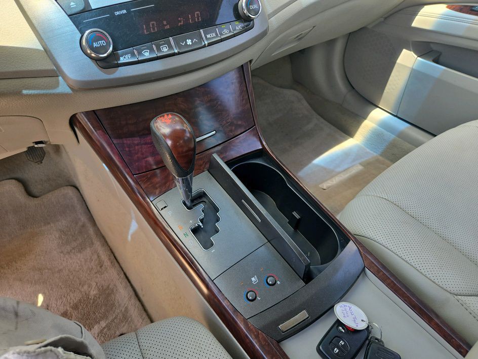 2012 Toyota Avalon Image 16