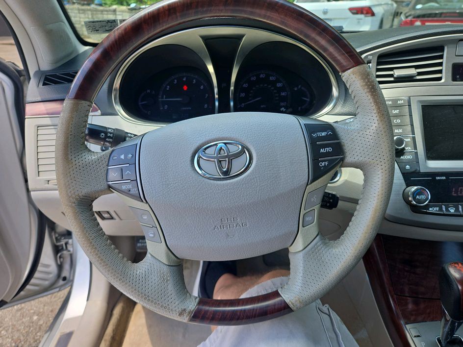2012 Toyota Avalon Image 18