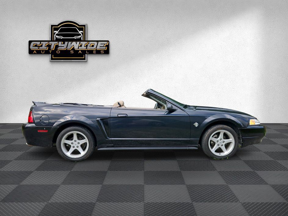 1999 Ford Mustang Image 8